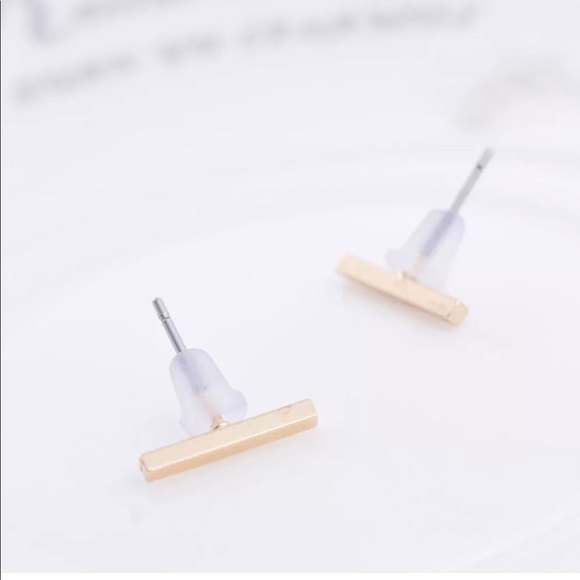❤︎ Minimalist Bar Stud Earrings ❤︎ - Picture 3 of 5
